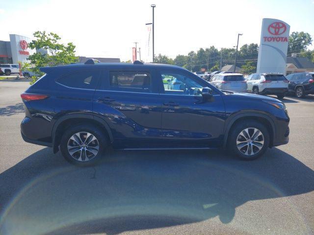 used 2021 Toyota Highlander car, priced at $34,399