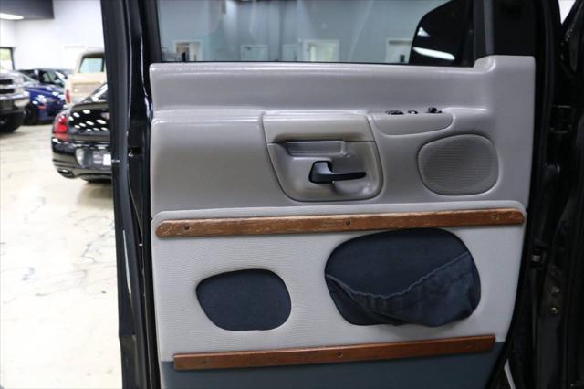 used 1999 Ford E150 car, priced at $9,999