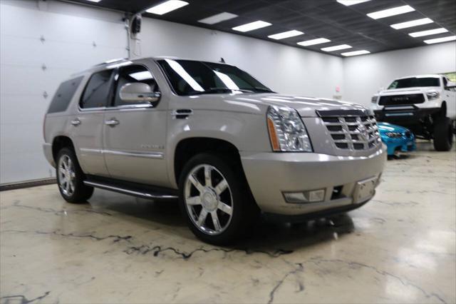 used 2007 Cadillac Escalade car, priced at $8,999