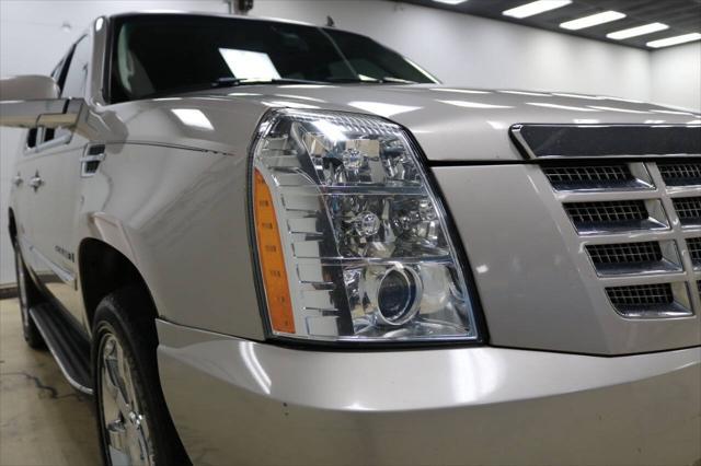 used 2007 Cadillac Escalade car, priced at $8,999
