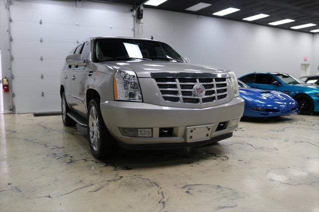 used 2007 Cadillac Escalade car, priced at $8,999