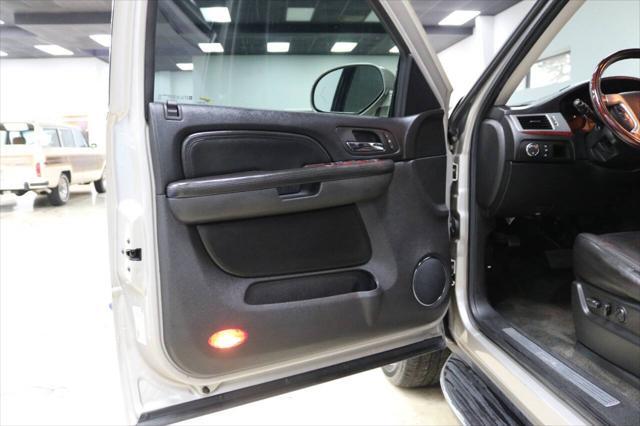 used 2007 Cadillac Escalade car, priced at $8,999