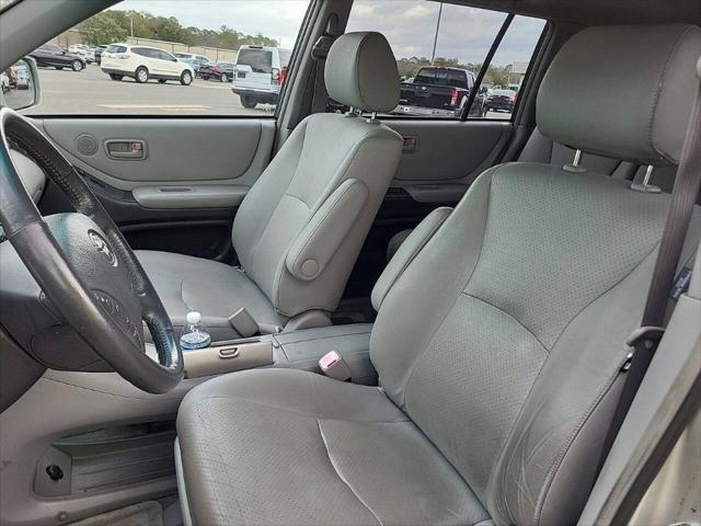 used 2005 Toyota Highlander car, priced at $11,999