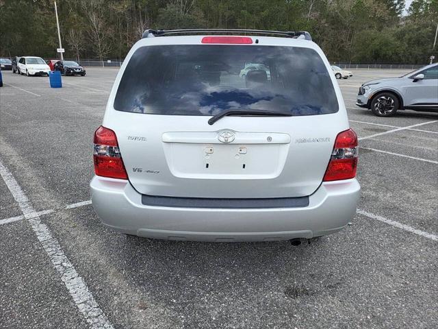 used 2005 Toyota Highlander car, priced at $11,999