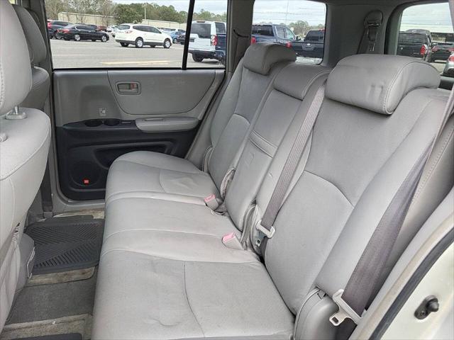 used 2005 Toyota Highlander car, priced at $11,999