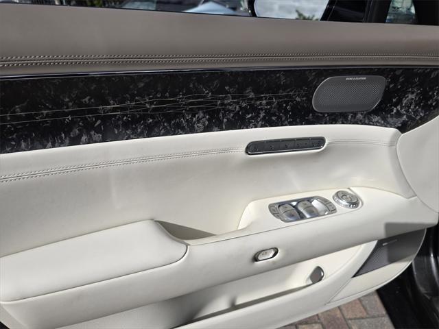 new 2025 Genesis G90 car, priced at $102,145