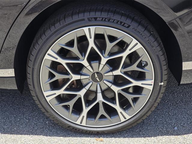 new 2025 Genesis G90 car, priced at $102,145