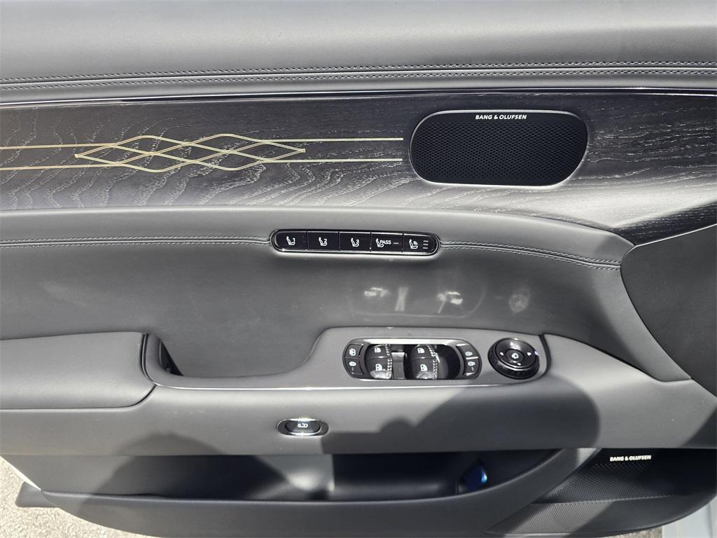 new 2026 Genesis G90 car, priced at $108,065