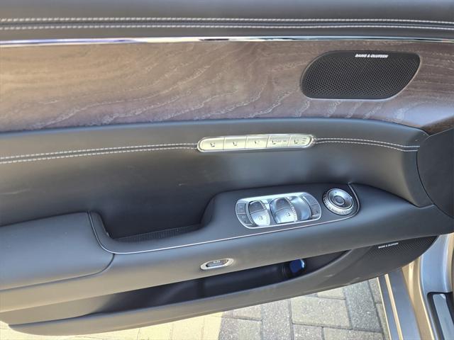 new 2025 Genesis G90 car, priced at $91,990