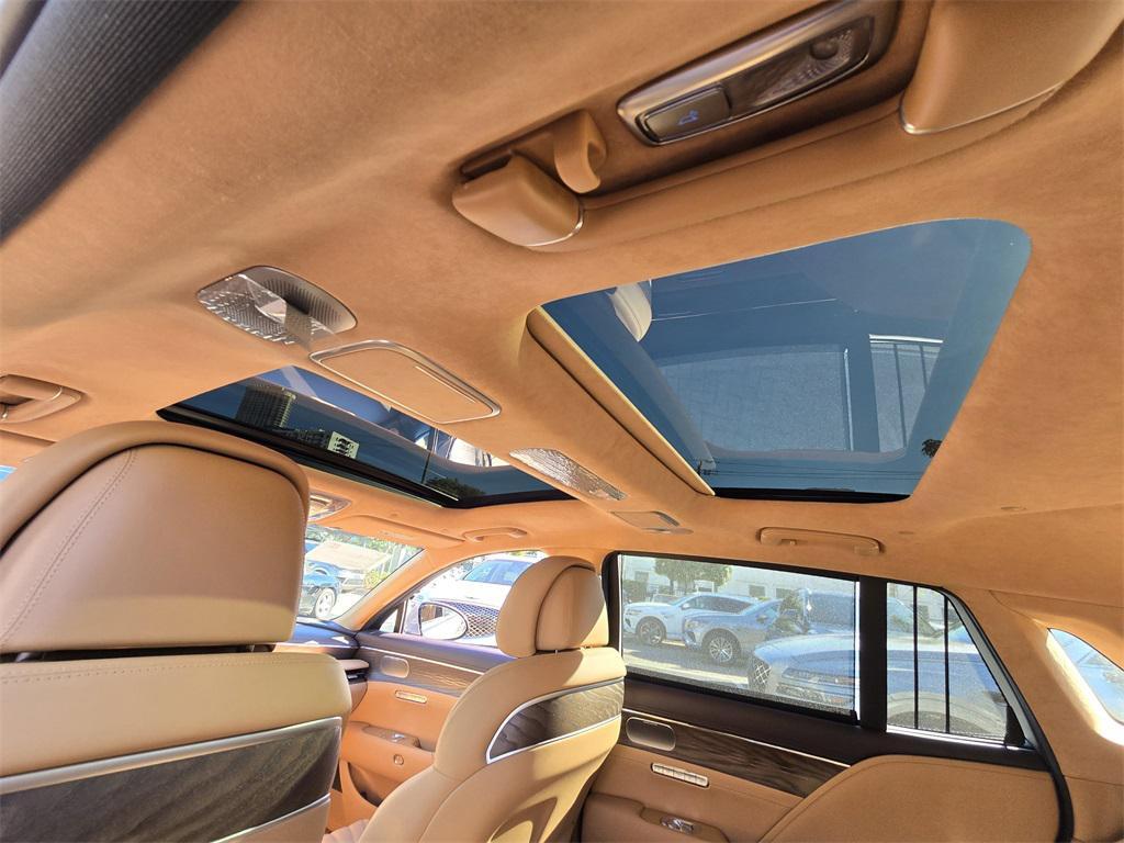 new 2025 Genesis G90 car, priced at $91,700