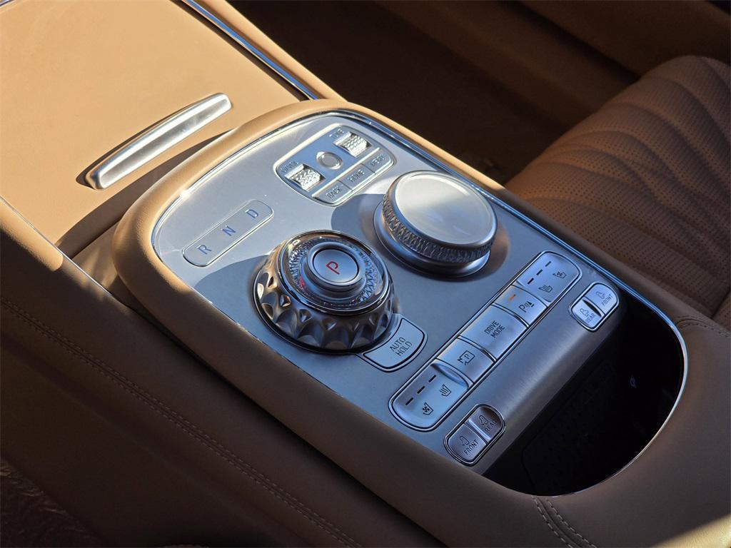 new 2025 Genesis G90 car, priced at $91,700