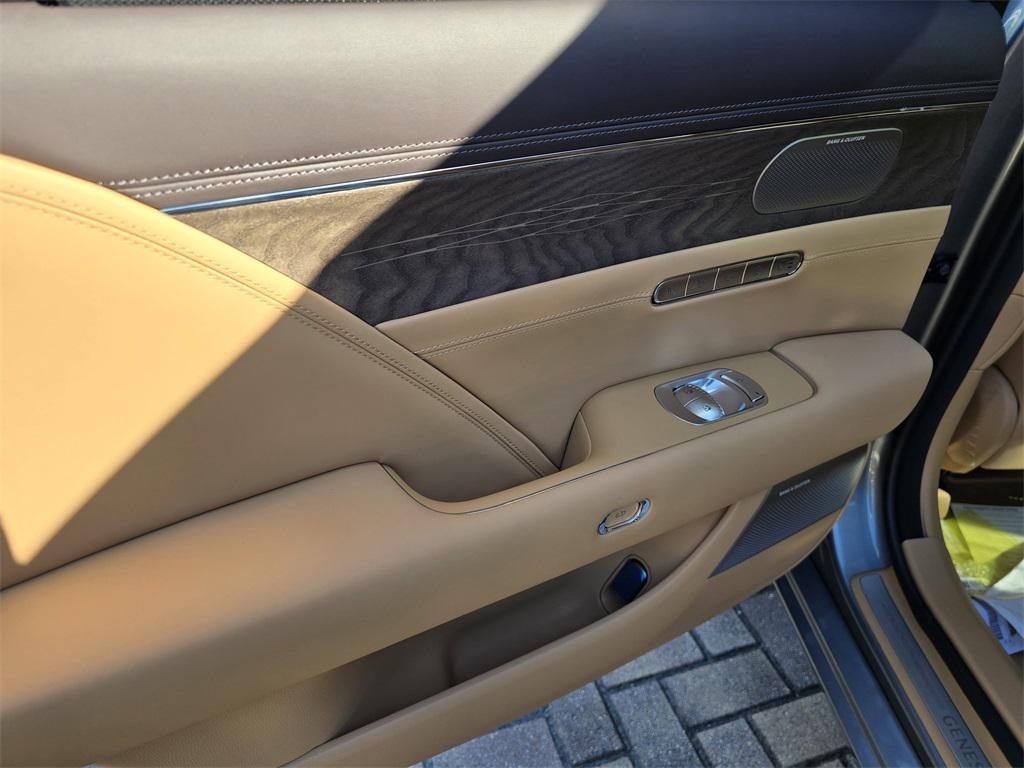 new 2025 Genesis G90 car, priced at $91,700