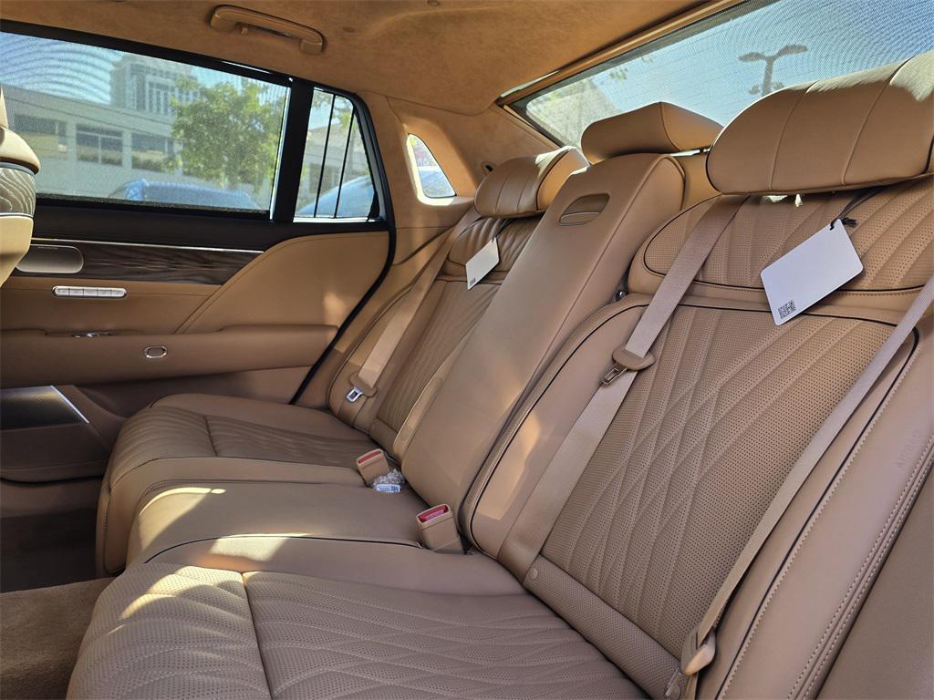new 2025 Genesis G90 car, priced at $91,700