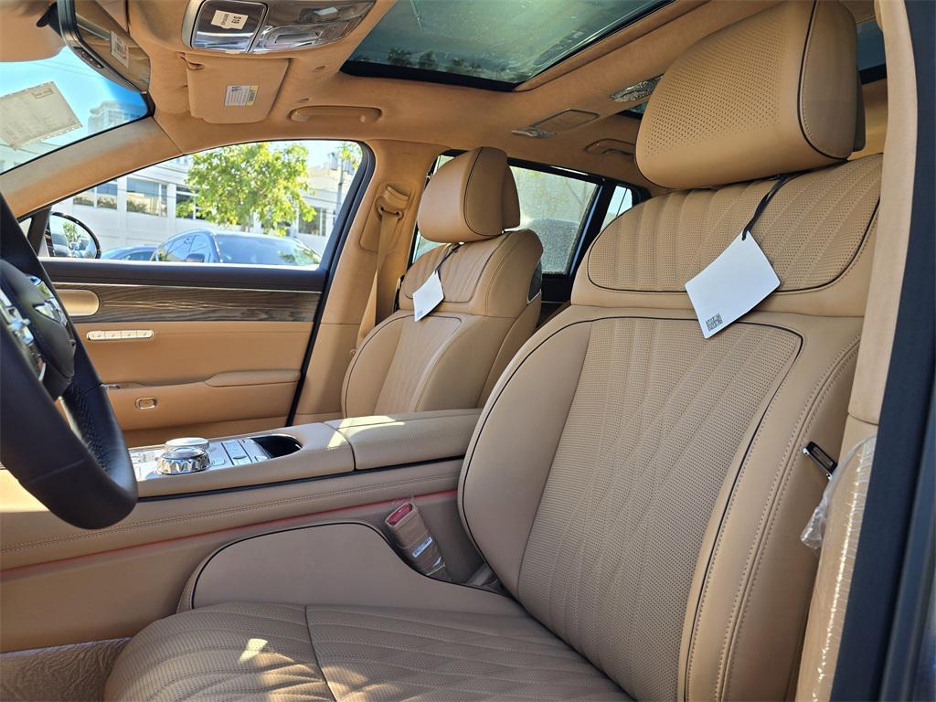 new 2025 Genesis G90 car, priced at $91,700