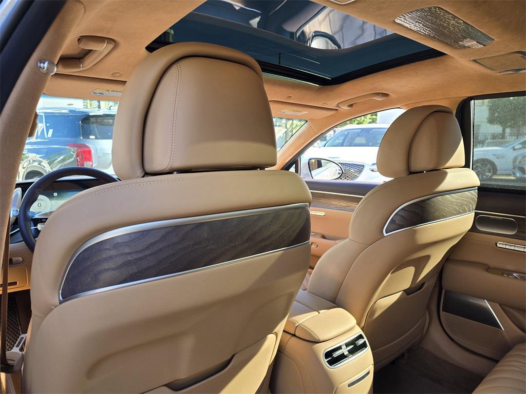 new 2025 Genesis G90 car, priced at $91,700
