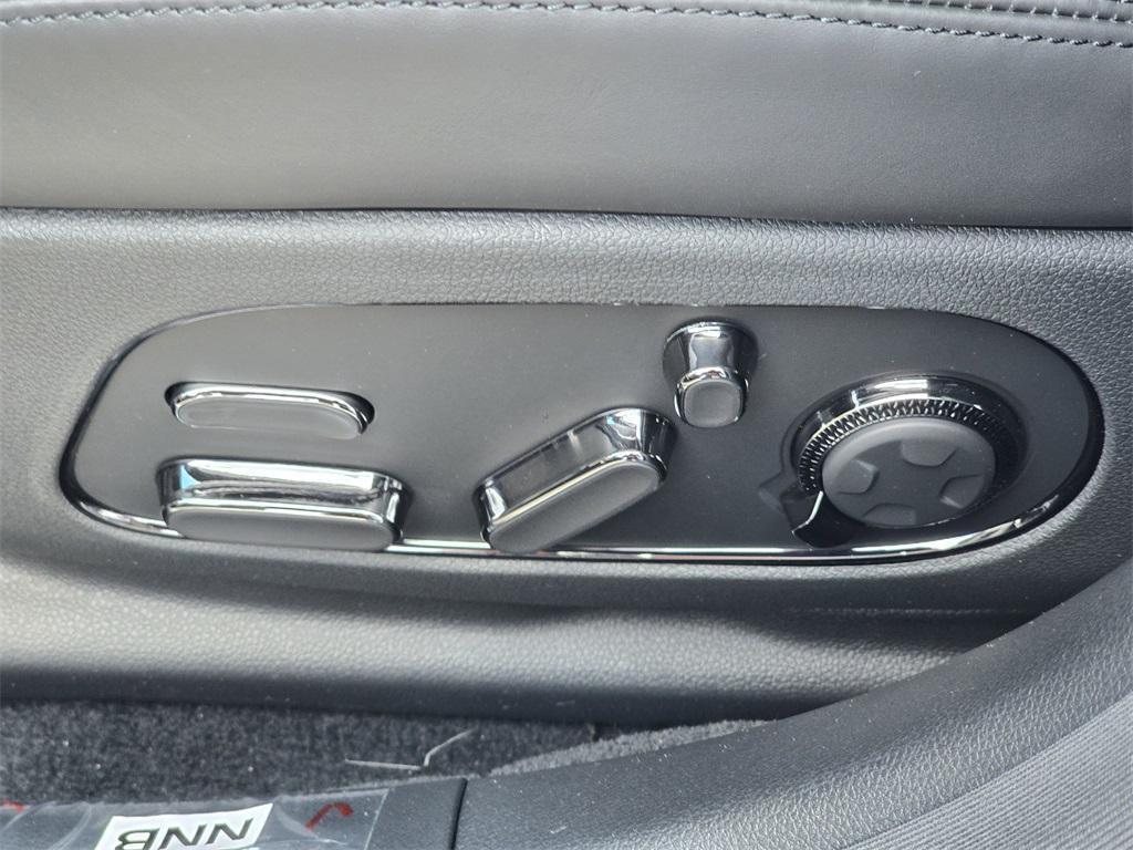 new 2026 Genesis G90 car, priced at $108,555