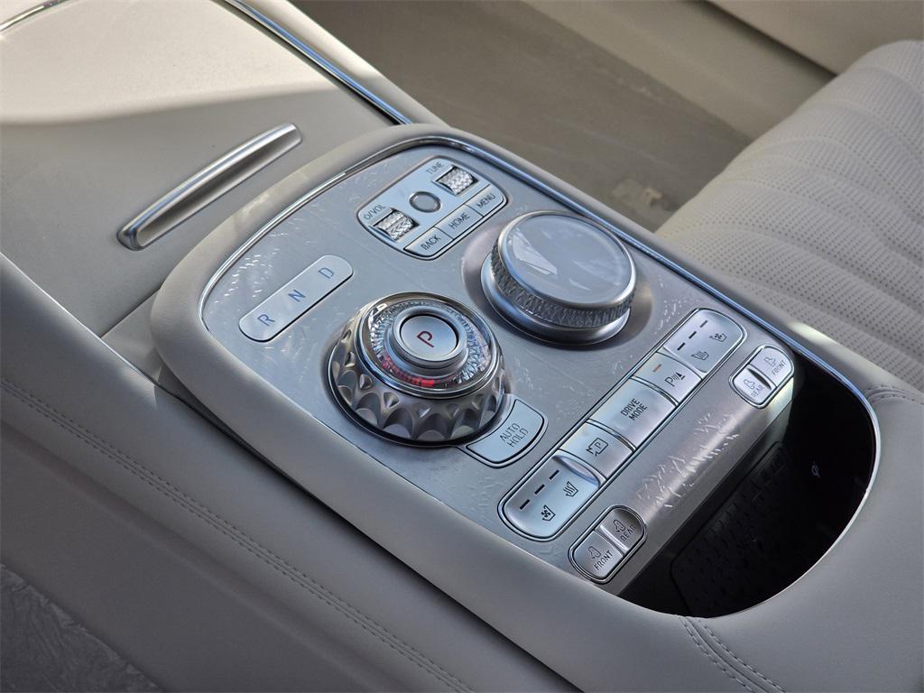 new 2025 Genesis G90 car, priced at $102,405