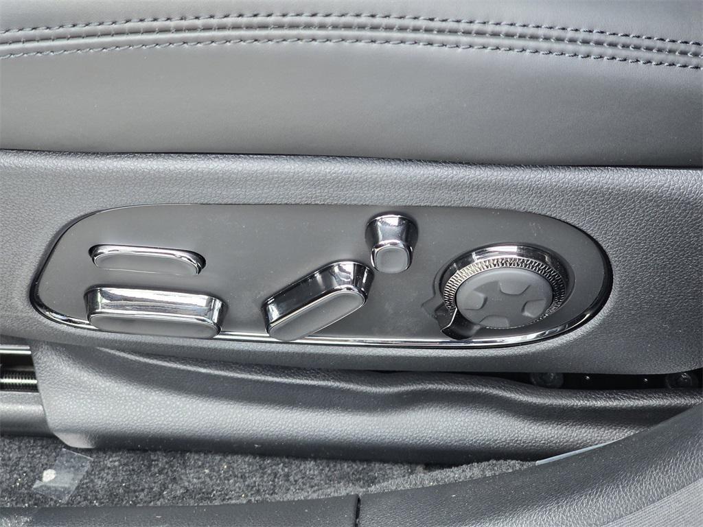 new 2026 Genesis G90 car, priced at $108,065