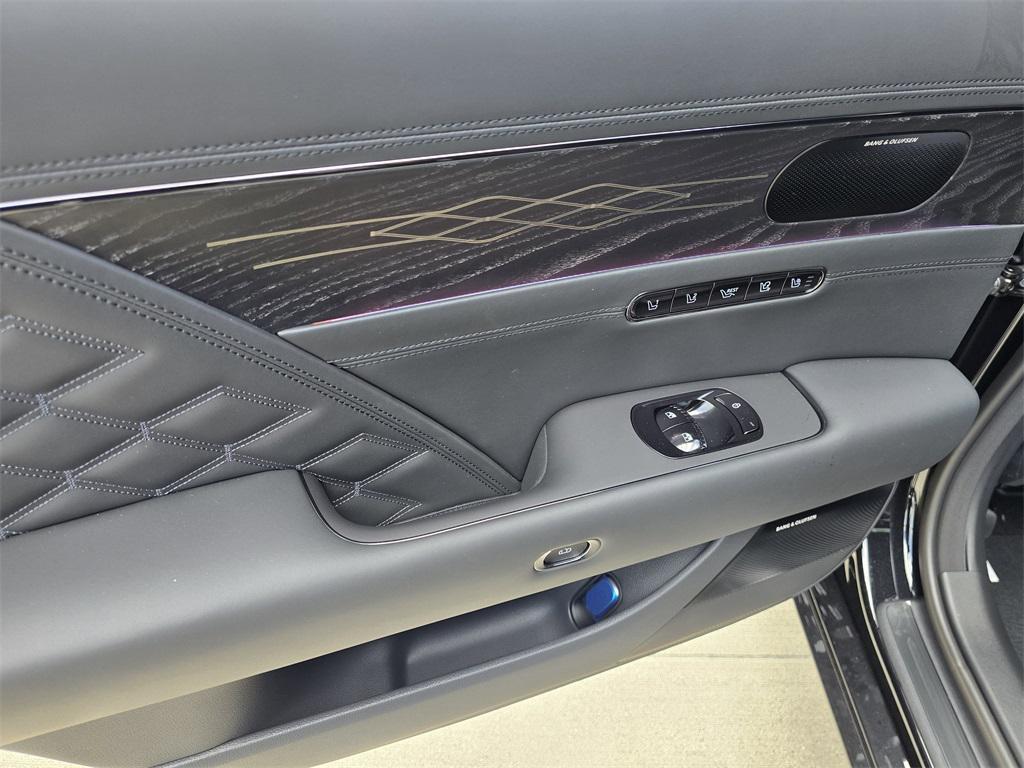 new 2026 Genesis G90 car, priced at $108,065