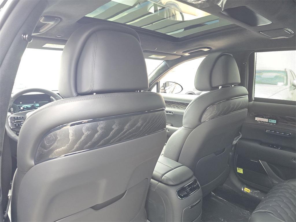 new 2026 Genesis G90 car, priced at $108,065