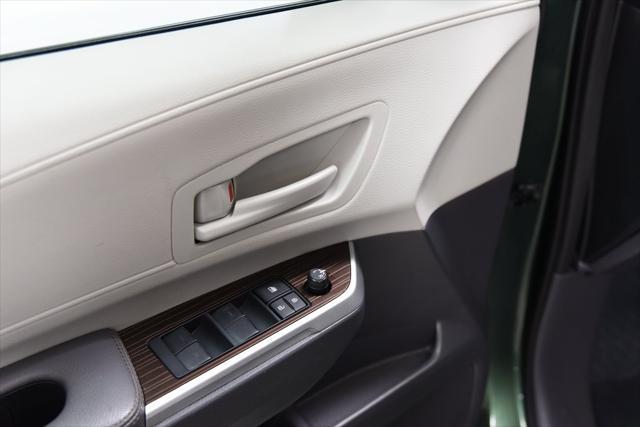 used 2022 Toyota Sienna car, priced at $30,972
