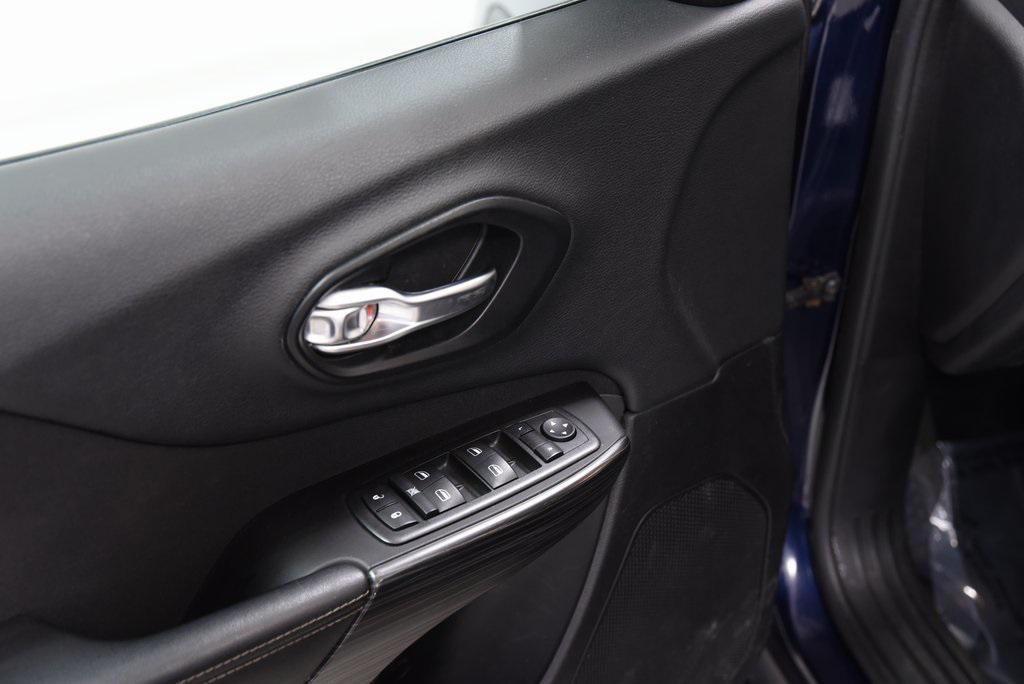 used 2014 Jeep Cherokee car, priced at $9,689