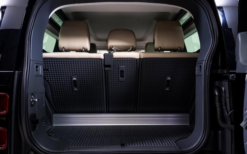 used 2022 Land Rover Defender car, priced at $39,999