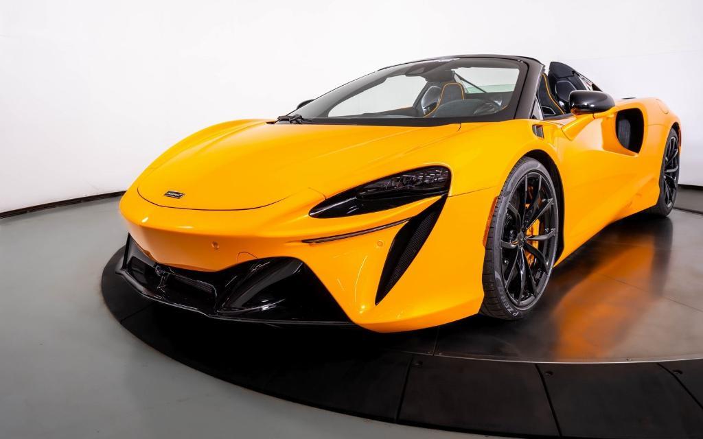 new 2025 McLaren Artura car, priced at $345,818