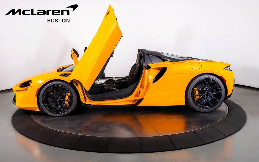 new 2025 McLaren Artura car, priced at $345,818