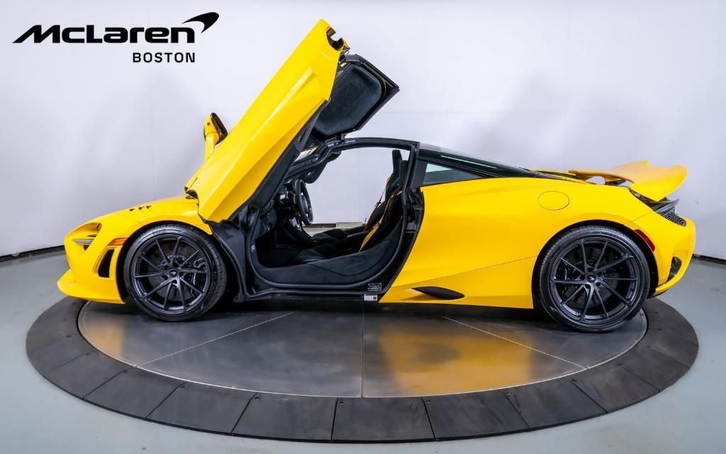 new 2024 McLaren 750S car, priced at $400,180