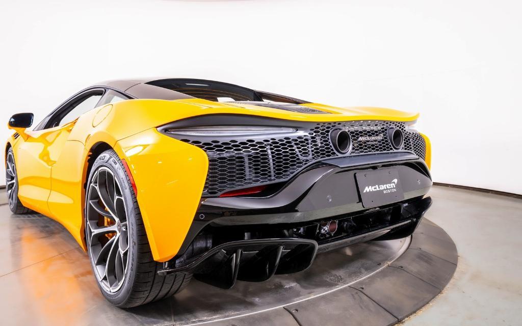 new 2025 McLaren Artura car, priced at $298,850