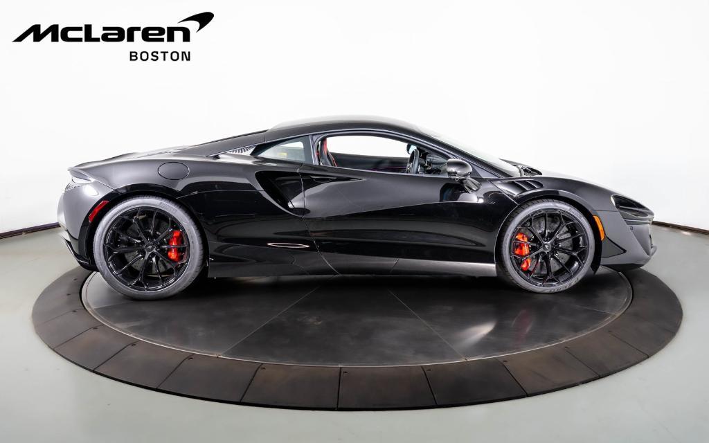 new 2025 McLaren Artura car, priced at $290,408