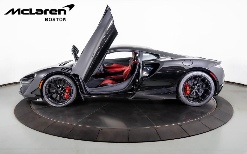 new 2025 McLaren Artura car, priced at $290,408