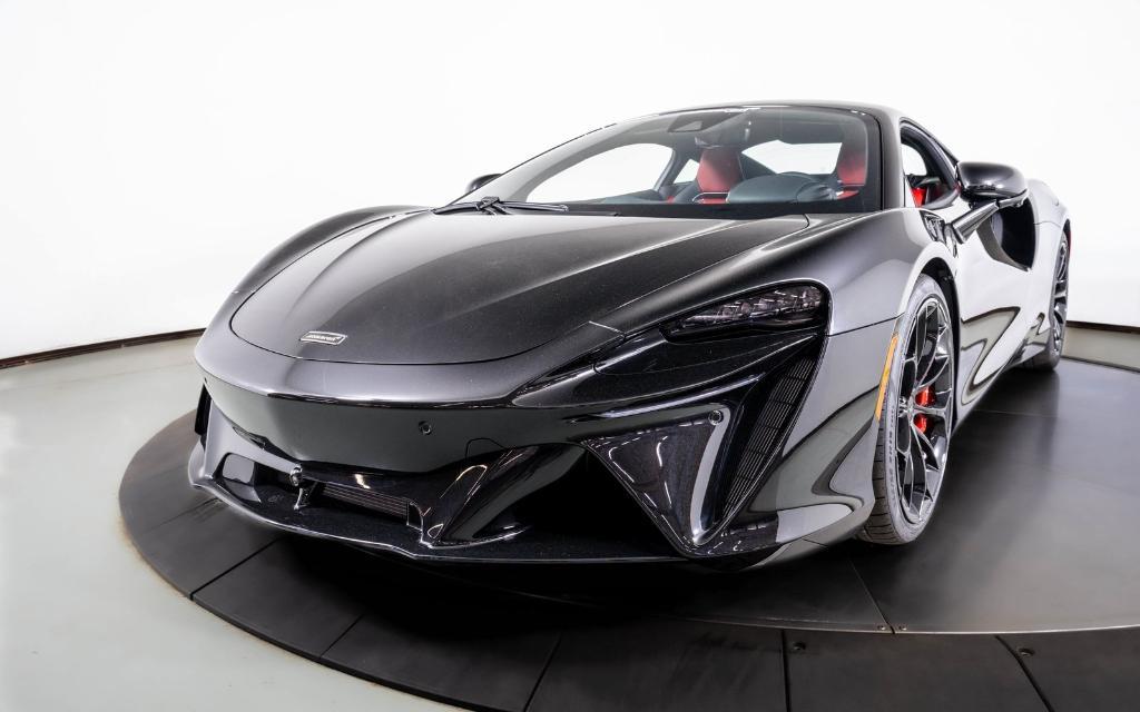 new 2025 McLaren Artura car, priced at $290,408