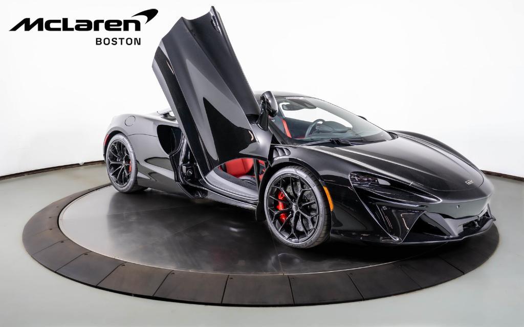 new 2025 McLaren Artura car, priced at $290,408