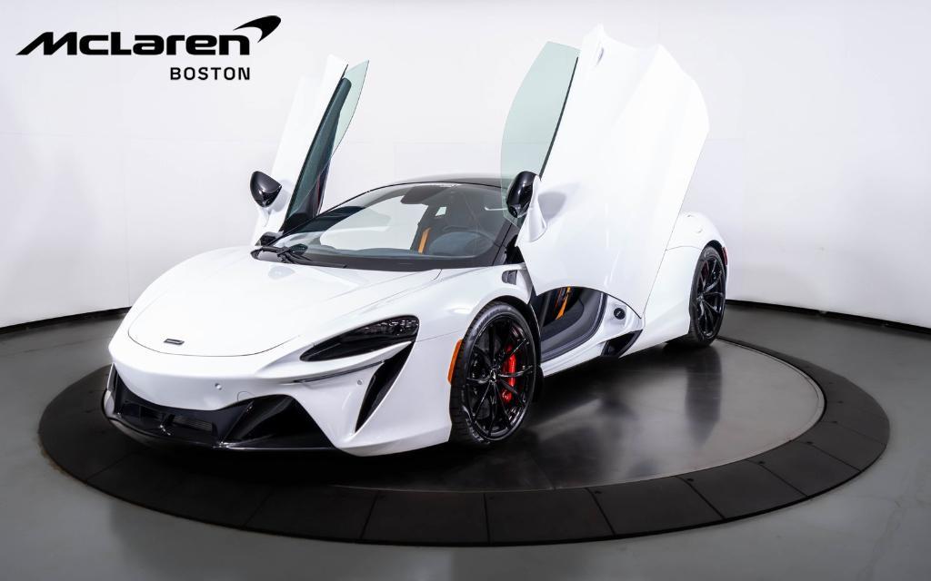 new 2024 McLaren Artura car, priced at $271,250