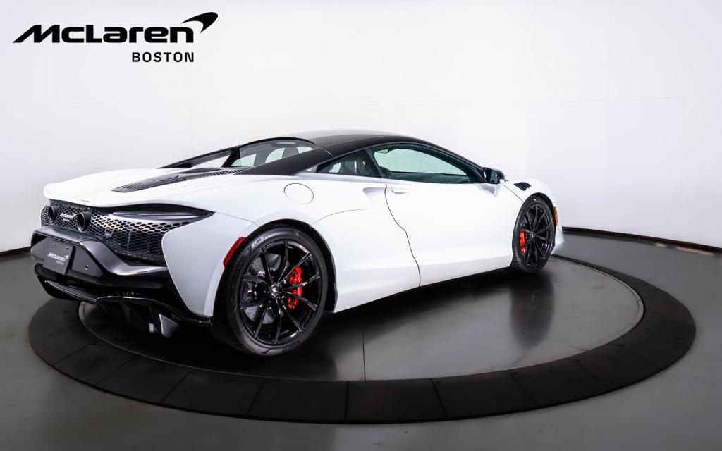 new 2024 McLaren Artura car, priced at $271,250