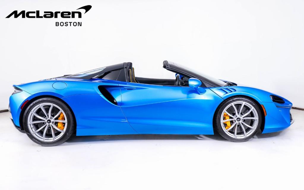new 2025 McLaren Artura car, priced at $320,808