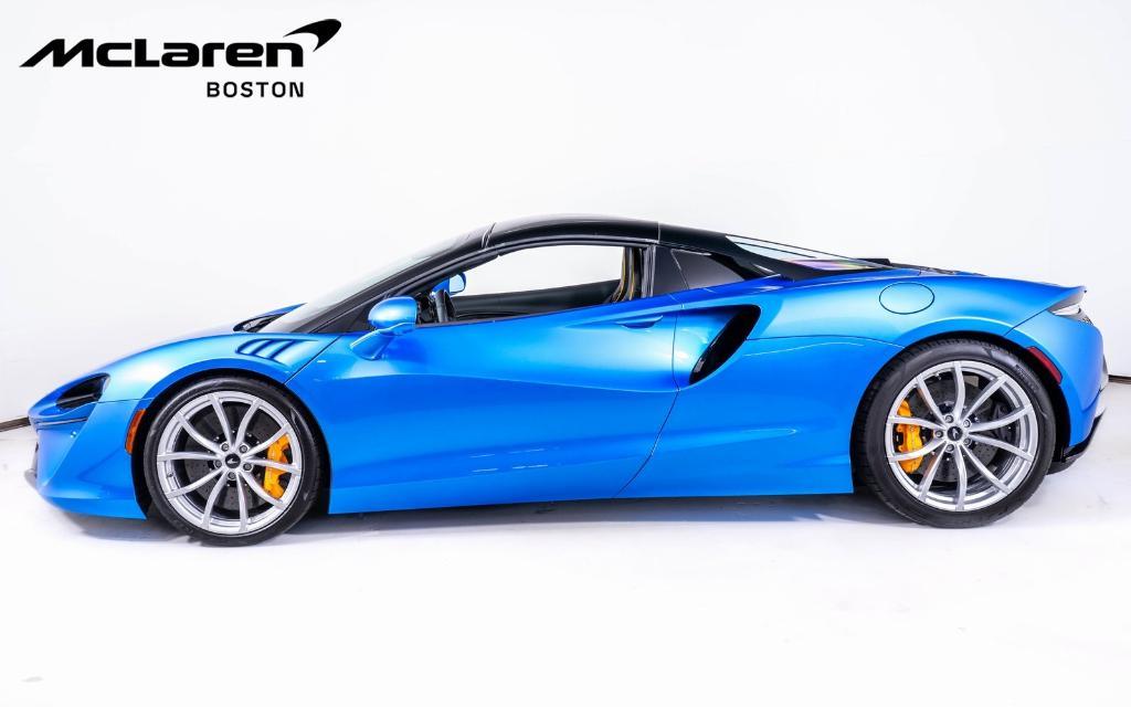 new 2025 McLaren Artura car, priced at $320,808
