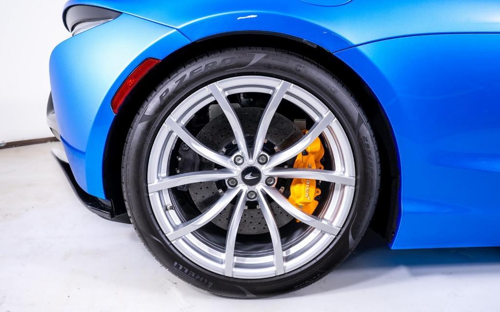 new 2025 McLaren Artura car, priced at $320,808