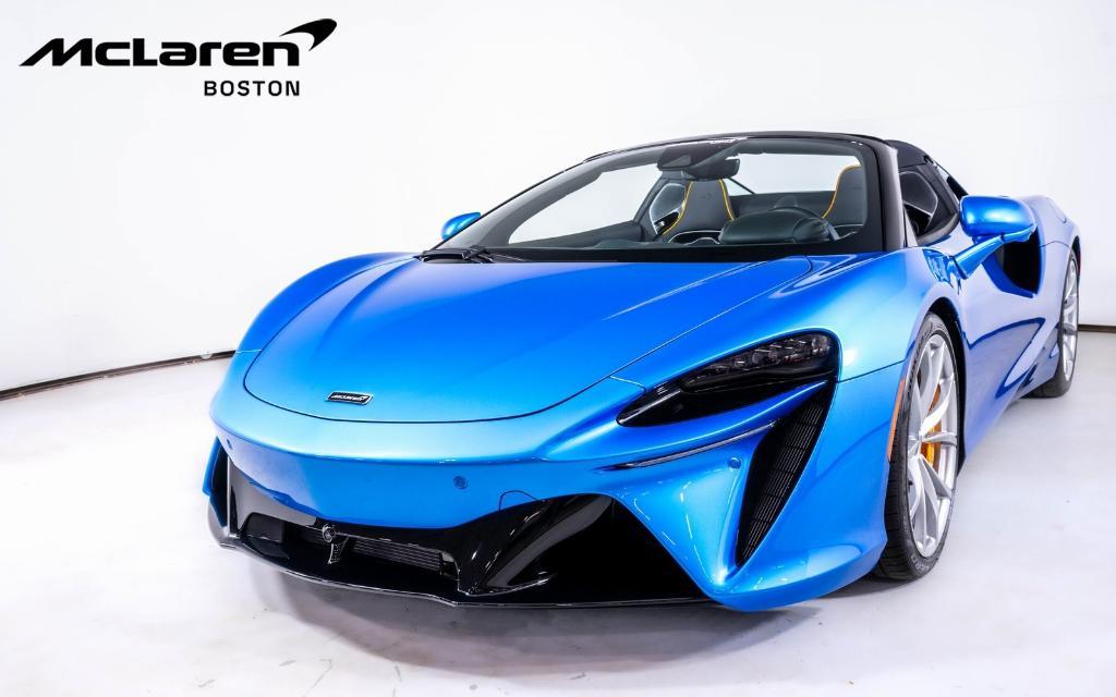 new 2025 McLaren Artura car, priced at $320,808