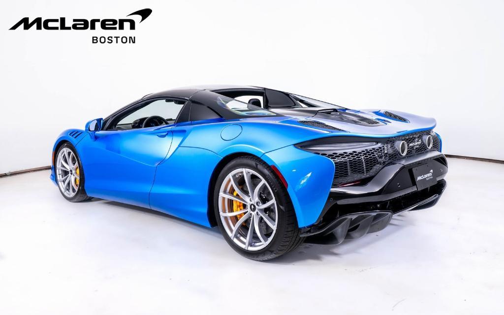 new 2025 McLaren Artura car, priced at $320,808