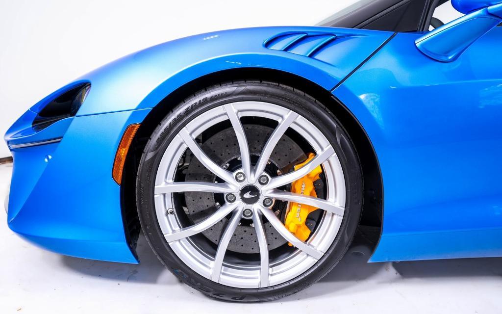 new 2025 McLaren Artura car, priced at $320,808