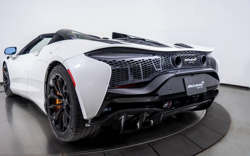 new 2025 McLaren Artura car, priced at $327,250