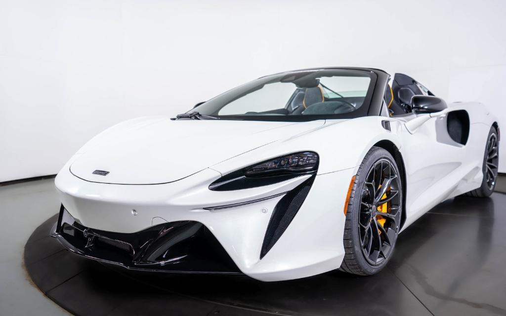 new 2025 McLaren Artura car, priced at $327,250