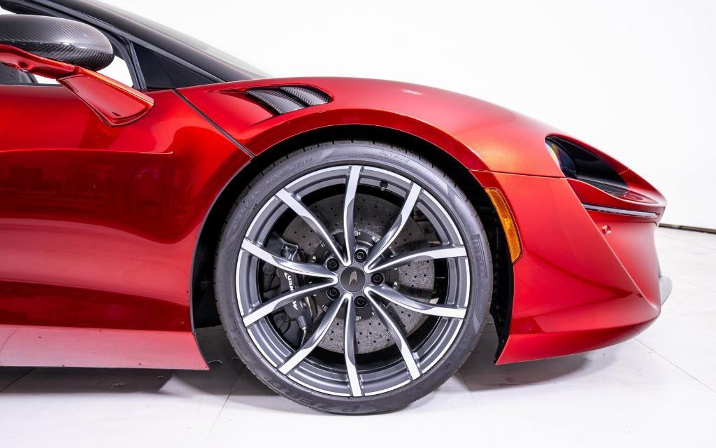 new 2025 McLaren Artura car, priced at $340,050