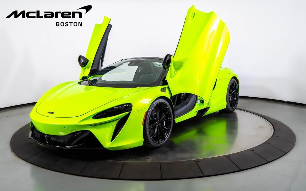 new 2025 McLaren Artura car, priced at $333,138