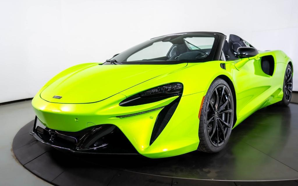 new 2025 McLaren Artura car, priced at $333,138