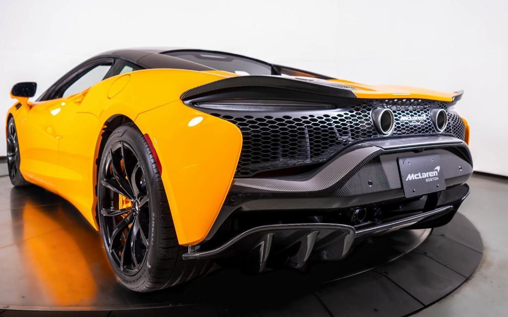 new 2024 McLaren Artura car, priced at $297,820