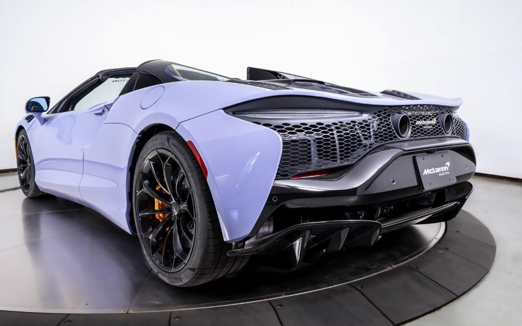 new 2025 McLaren Artura car, priced at $325,098